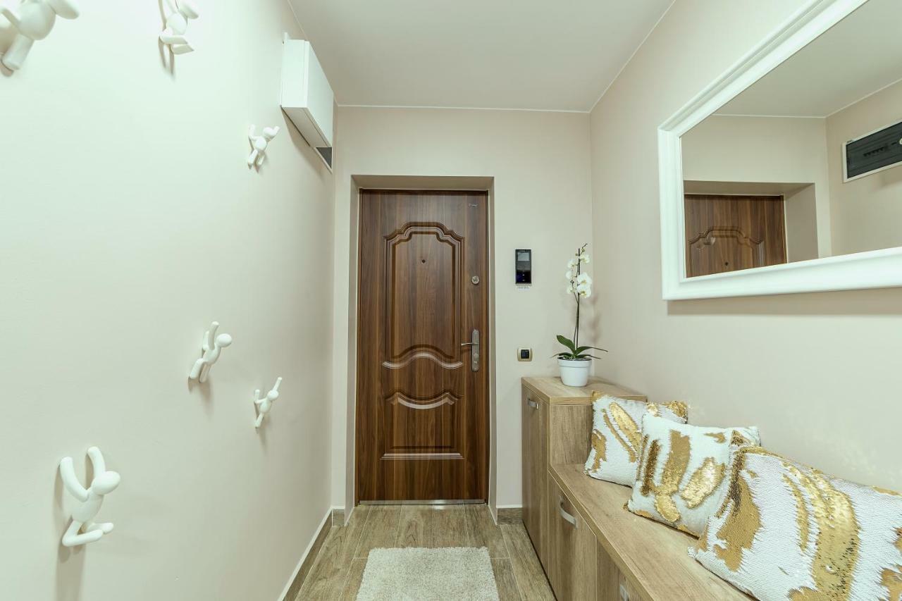 Apartment Chic By Landev Брашов Экстерьер фото